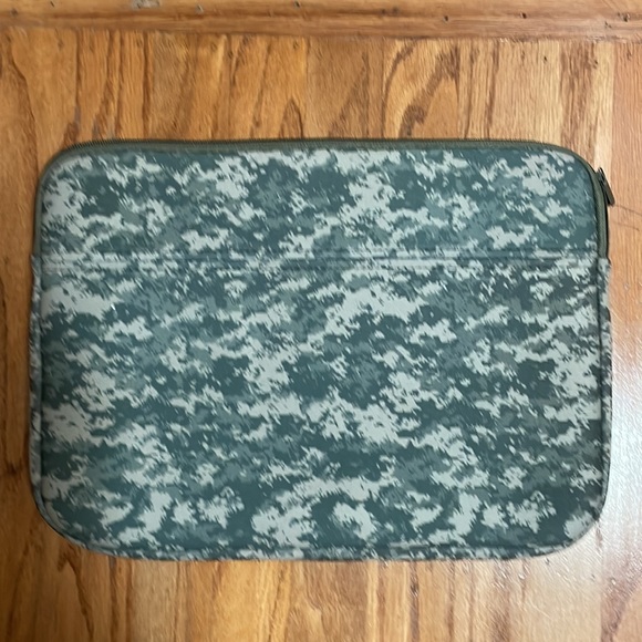 Camouflage 14” Laptop Sleeve NWOT - Picture 2 of 5